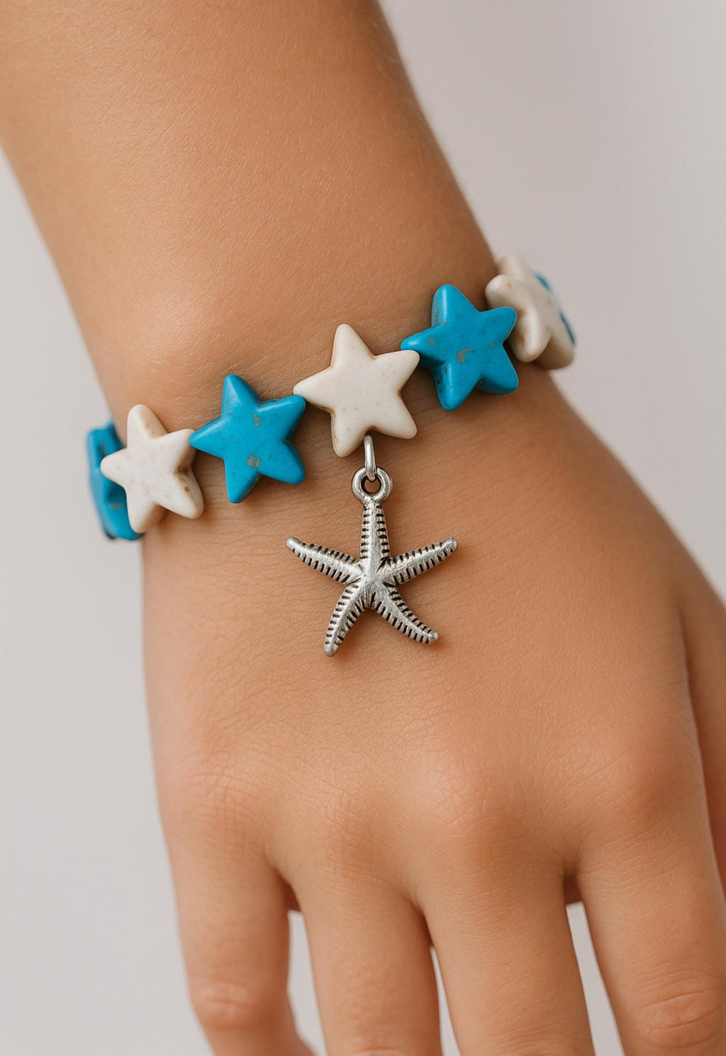 KIDS BEACH!  STARS AND STARFISH.